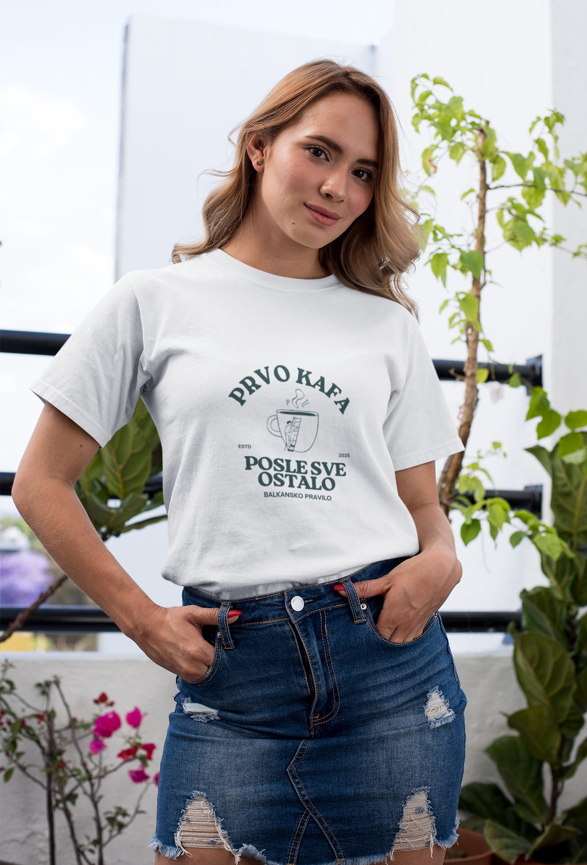 Prvo kafa, posle sve ostalo – Premium T-Shirt