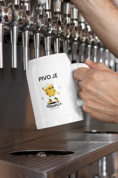 Bierkrug „Pivo je terapija“ – Lustiger Balkan Krug für echte Bierliebhaber 🍺